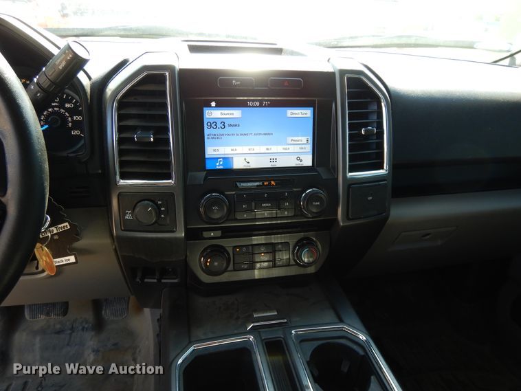 image for item DE5655 2017 Ford F150  SuperCrew pickup truck