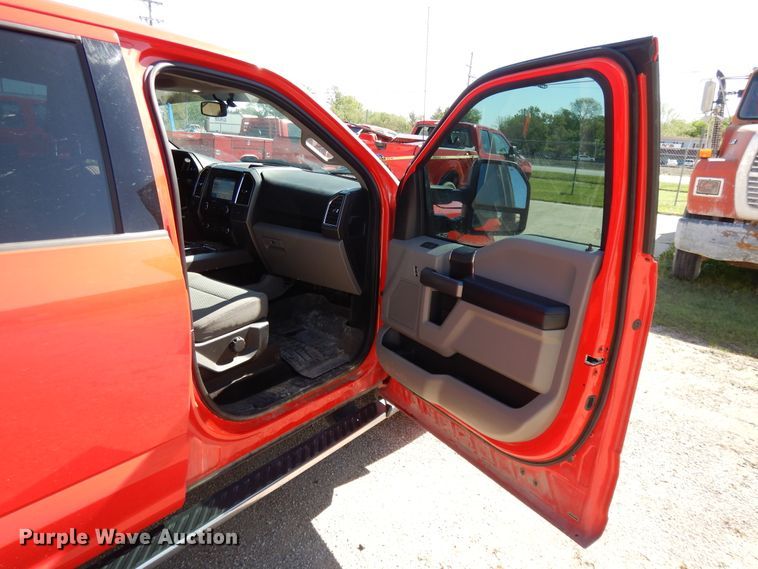 image for item DE5655 2017 Ford F150  SuperCrew pickup truck