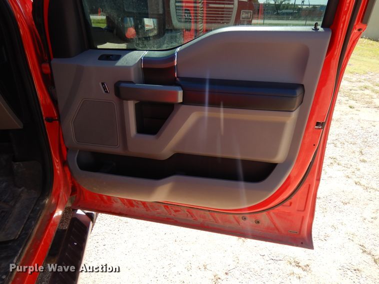 image for item DE5655 2017 Ford F150  SuperCrew pickup truck