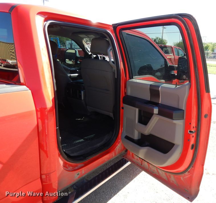 image for item DE5655 2017 Ford F150  SuperCrew pickup truck