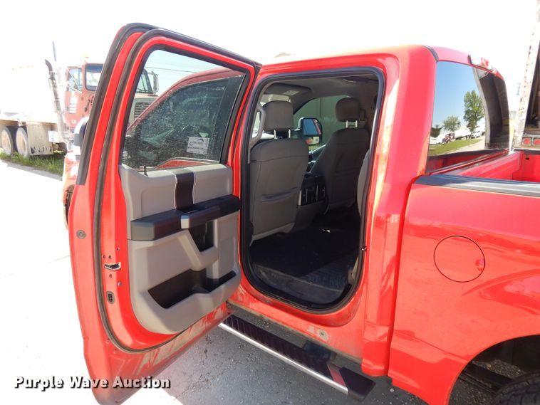 image for item DE5655 2017 Ford F150  SuperCrew pickup truck