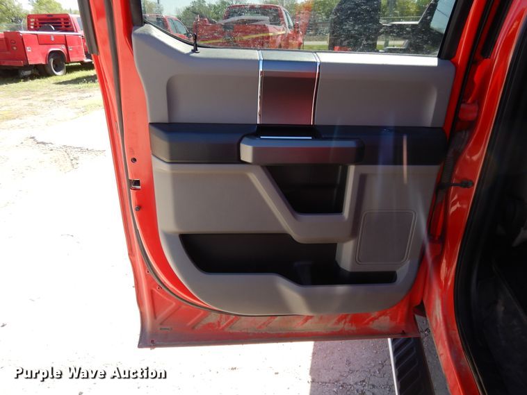 image for item DE5655 2017 Ford F150  SuperCrew pickup truck