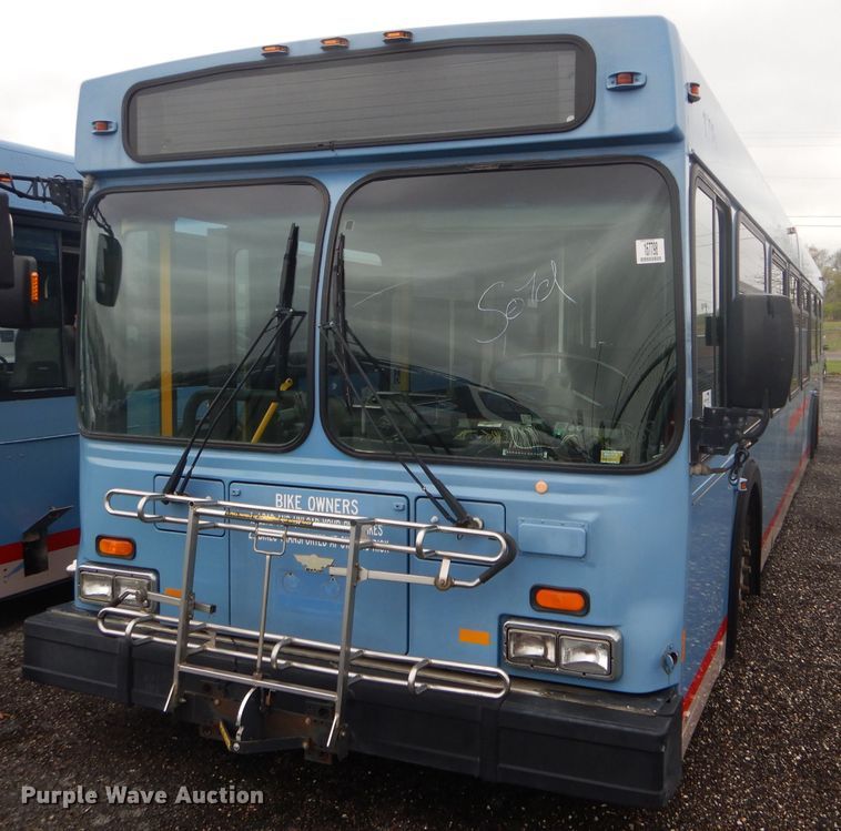 image for item DF3080 2001 New Flyer D40LF shuttle bus