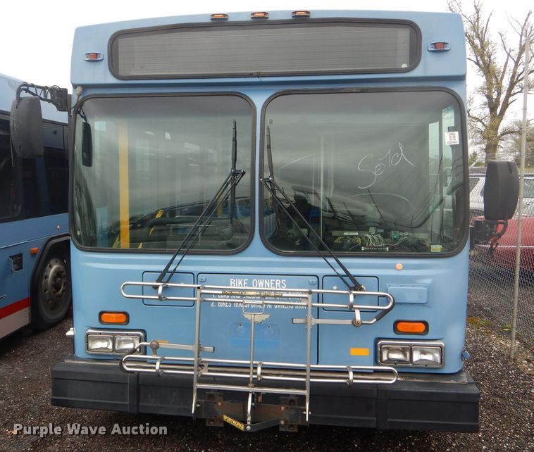 image for item DF3080 2001 New Flyer D40LF shuttle bus