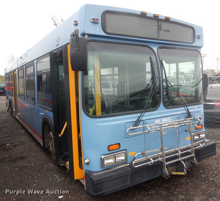 image for item DF3080 2001 New Flyer D40LF shuttle bus