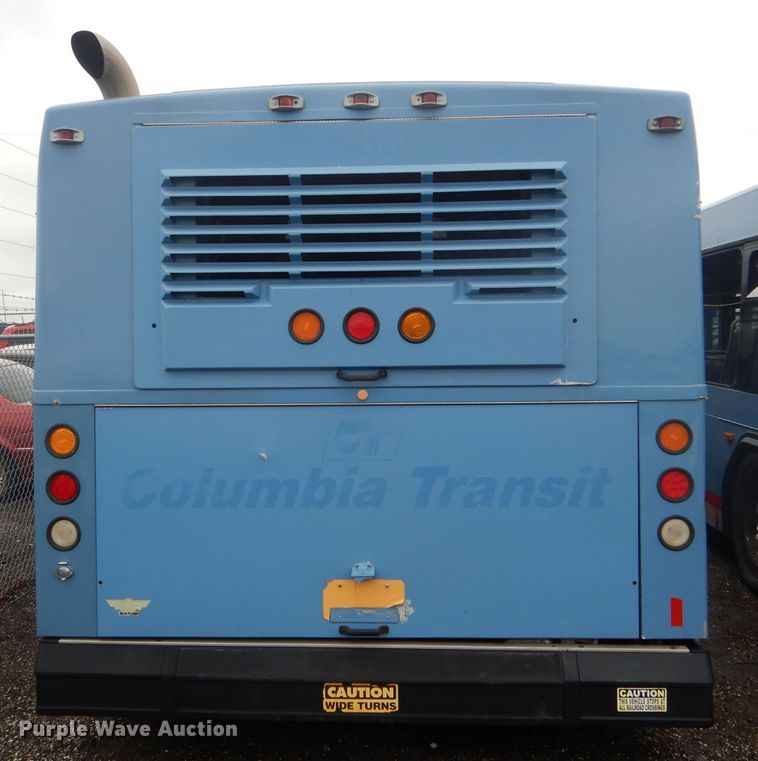 image for item DF3080 2001 New Flyer D40LF shuttle bus