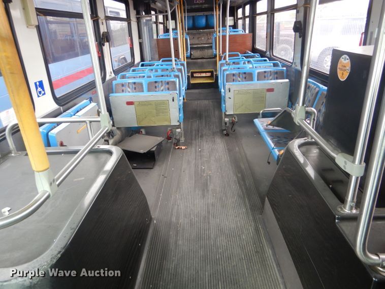 image for item DF3080 2001 New Flyer D40LF shuttle bus