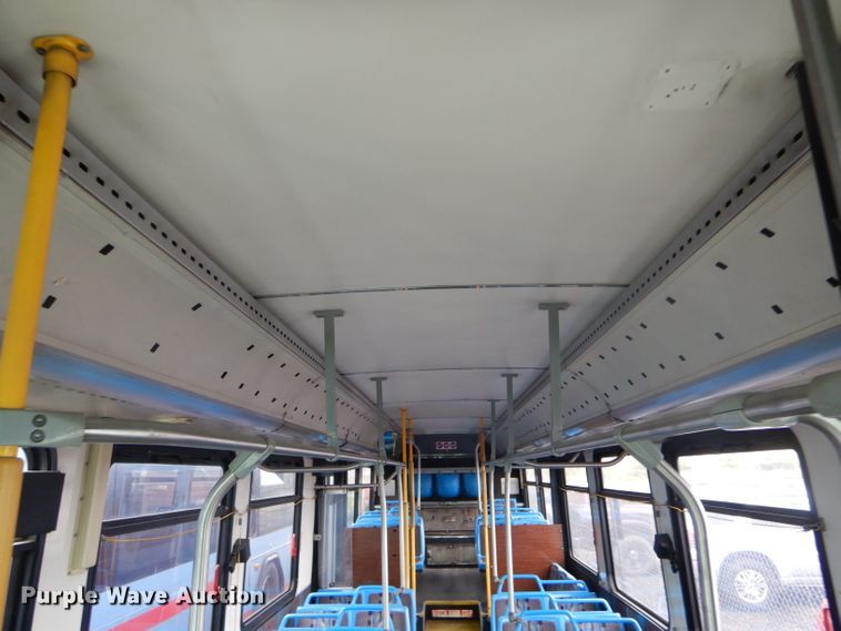 image for item DF3080 2001 New Flyer D40LF shuttle bus