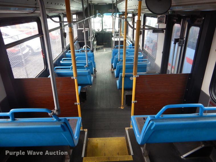 image for item DF3080 2001 New Flyer D40LF shuttle bus