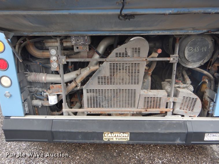 image for item DF3080 2001 New Flyer D40LF shuttle bus