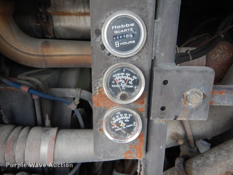 image for item DF3080 2001 New Flyer D40LF shuttle bus