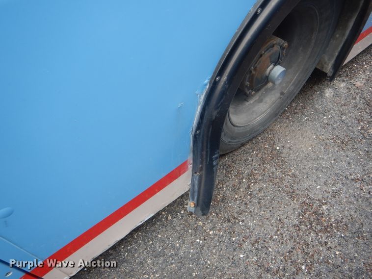 image for item DF3080 2001 New Flyer D40LF shuttle bus