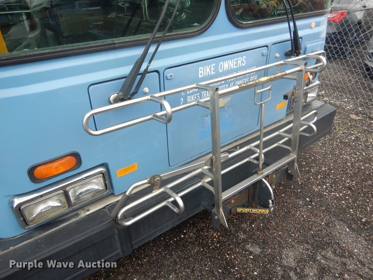 image for item DF3080 2001 New Flyer D40LF shuttle bus