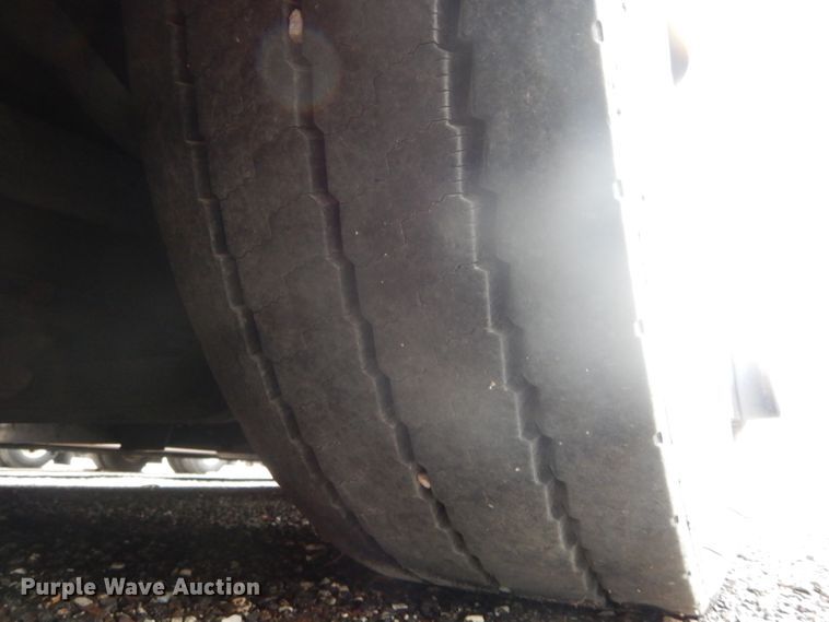 image for item DF3080 2001 New Flyer D40LF shuttle bus