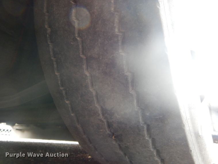 image for item DF3080 2001 New Flyer D40LF shuttle bus