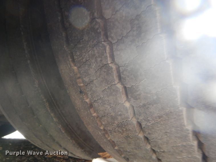 image for item DF3080 2001 New Flyer D40LF shuttle bus