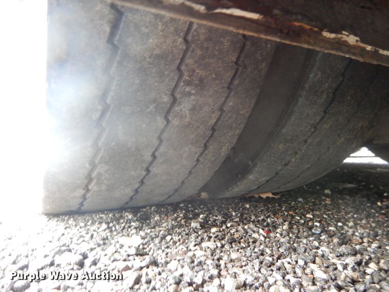 image for item DF3080 2001 New Flyer D40LF shuttle bus