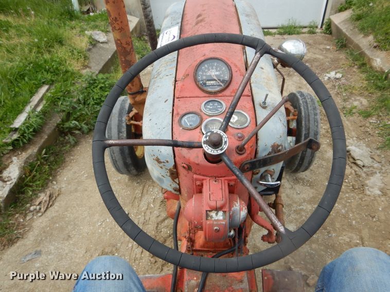image for item DF3128 Ford 901 tractor