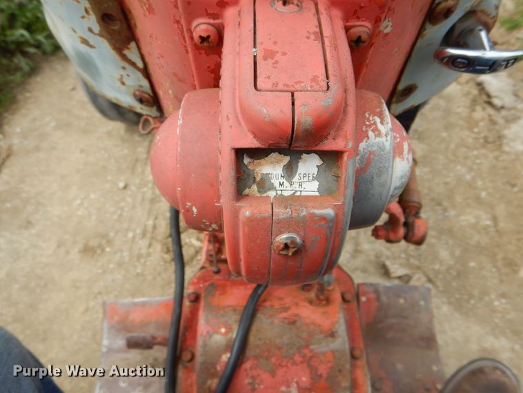 image for item DF3128 Ford 901 tractor
