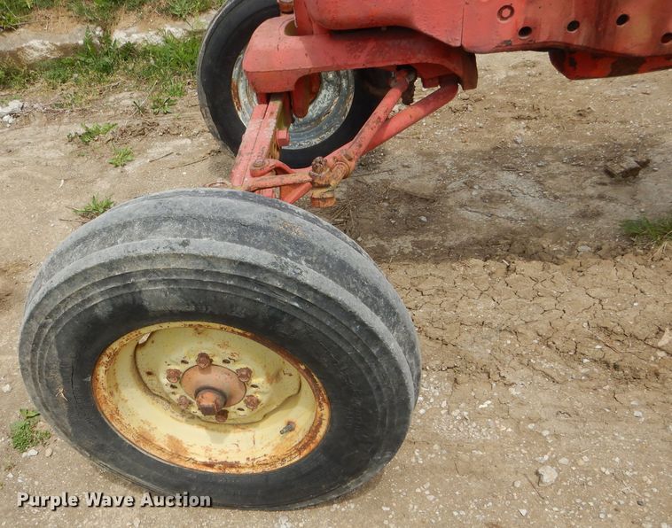 image for item DF3128 Ford 901 tractor