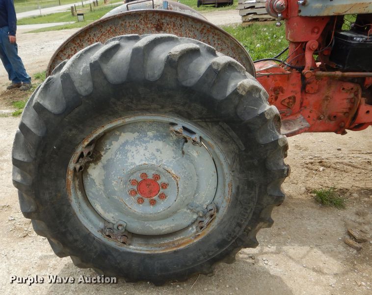 image for item DF3128 Ford 901 tractor