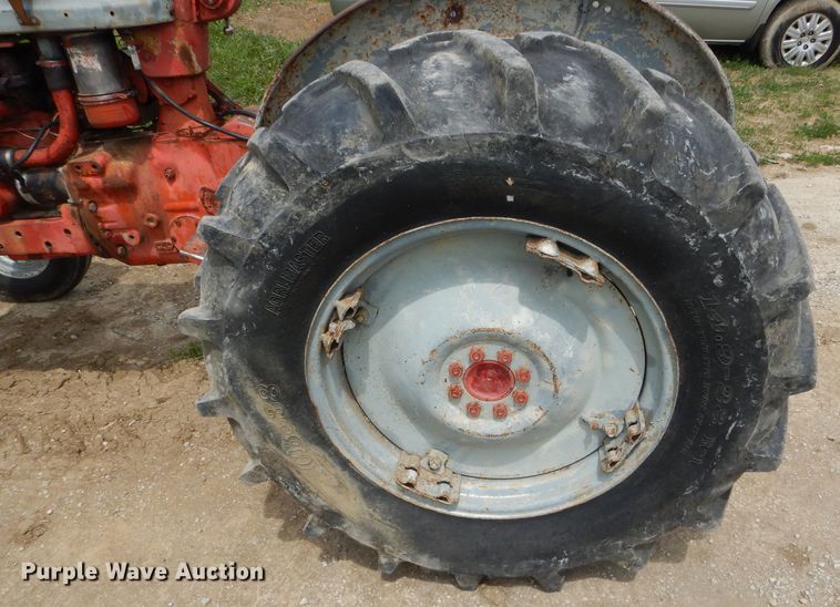 image for item DF3128 Ford 901 tractor