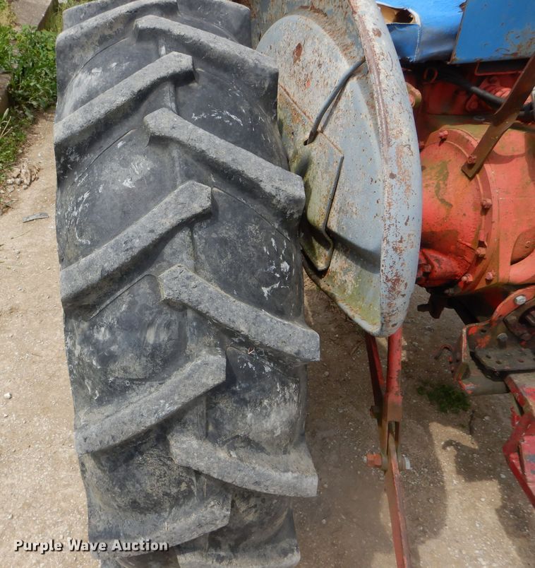 image for item DF3128 Ford 901 tractor