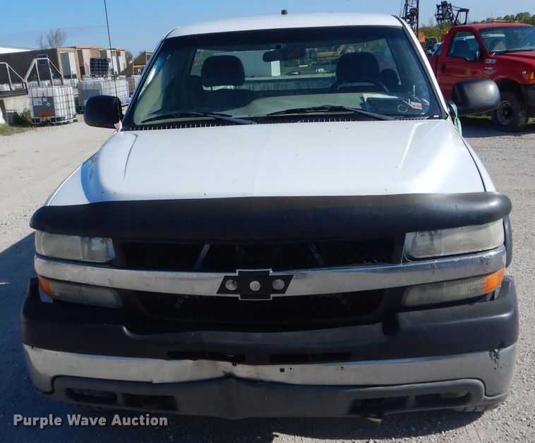 image for item DF3142 2002 Chevrolet Silverado 2500HD  pickup truck