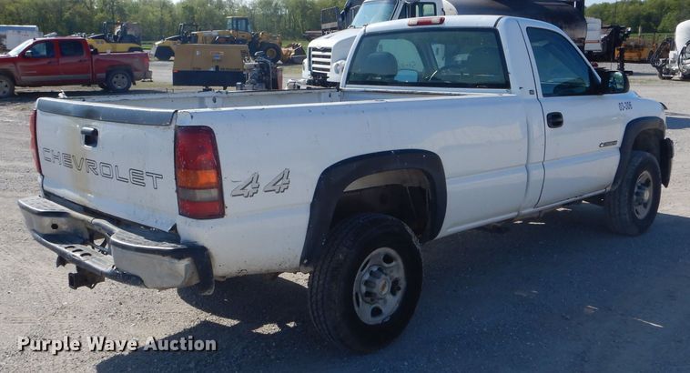image for item DF3142 2002 Chevrolet Silverado 2500HD  pickup truck