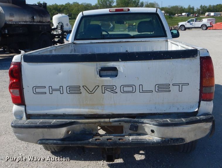 image for item DF3142 2002 Chevrolet Silverado 2500HD  pickup truck