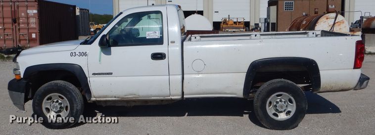 image for item DF3142 2002 Chevrolet Silverado 2500HD  pickup truck