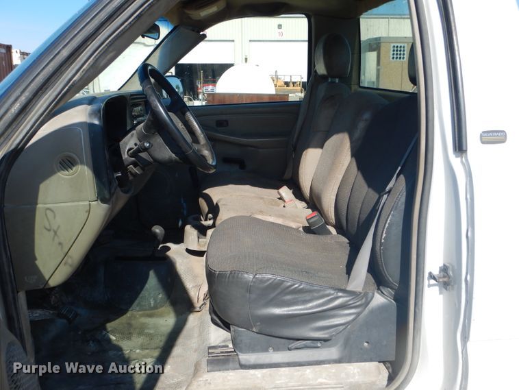 image for item DF3142 2002 Chevrolet Silverado 2500HD  pickup truck