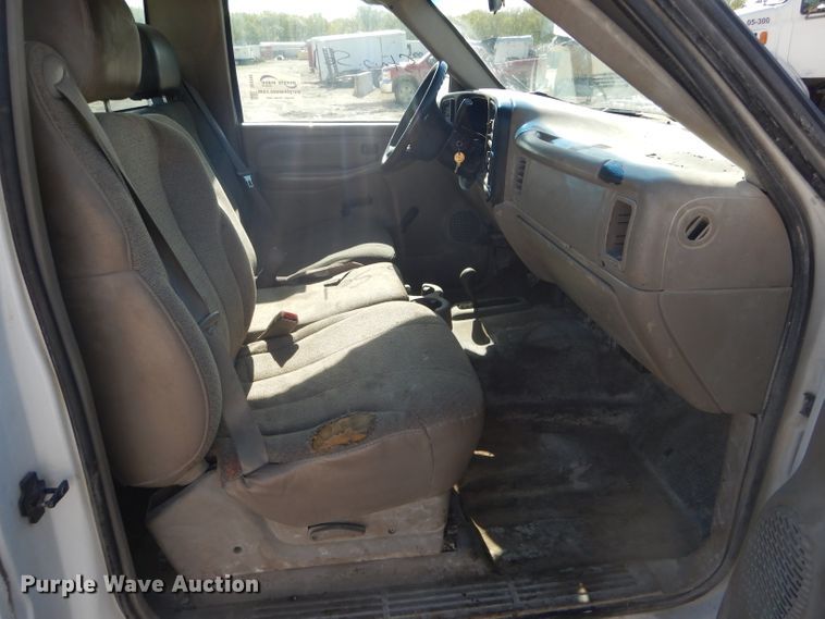 image for item DF3142 2002 Chevrolet Silverado 2500HD  pickup truck