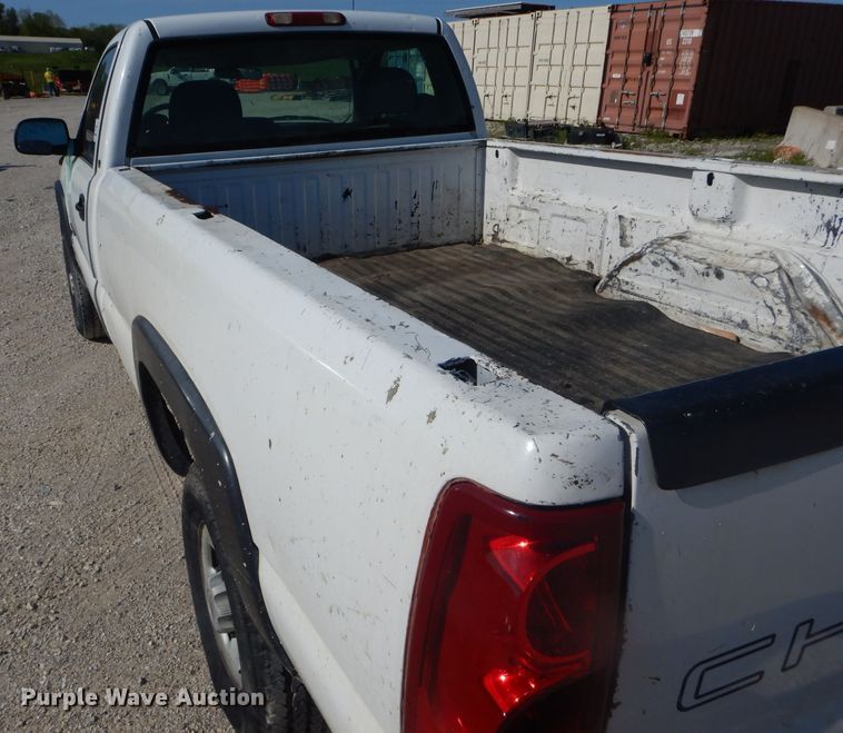 image for item DF3142 2002 Chevrolet Silverado 2500HD  pickup truck