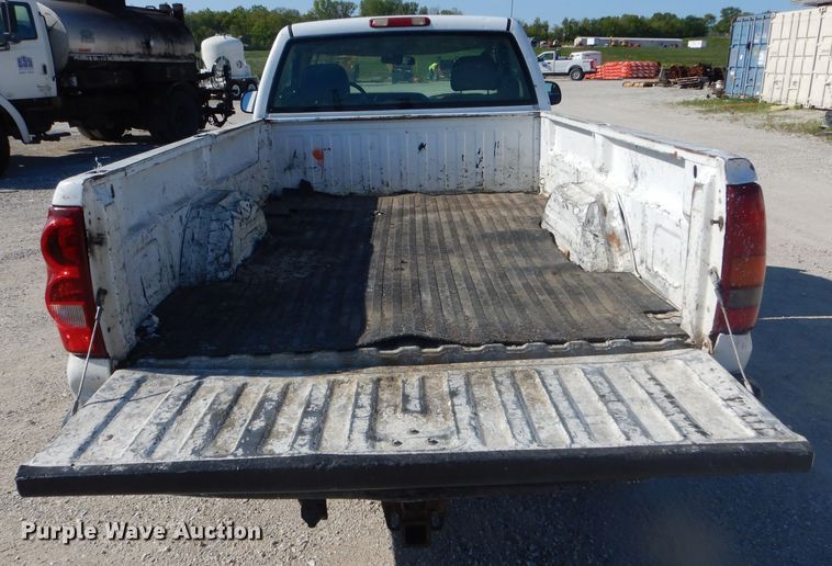 image for item DF3142 2002 Chevrolet Silverado 2500HD  pickup truck