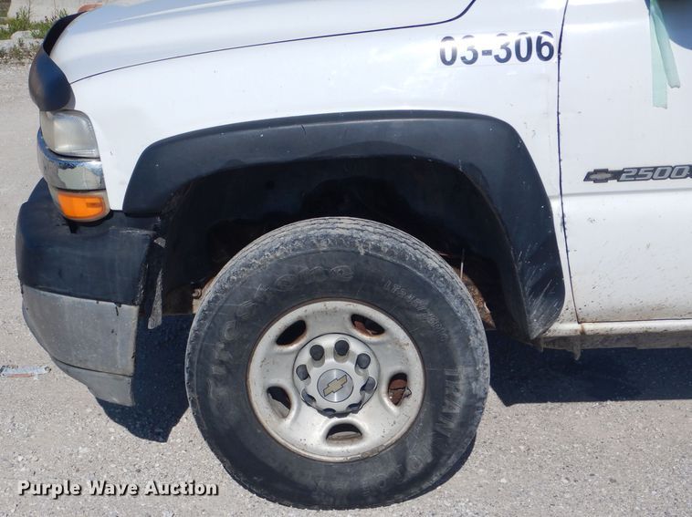 image for item DF3142 2002 Chevrolet Silverado 2500HD  pickup truck