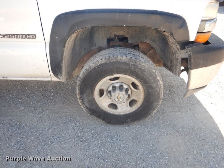 image for item DF3142 2002 Chevrolet Silverado 2500HD  pickup truck