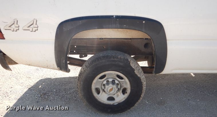 image for item DF3142 2002 Chevrolet Silverado 2500HD  pickup truck