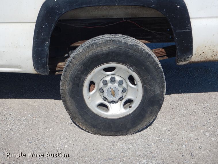 image for item DF3142 2002 Chevrolet Silverado 2500HD  pickup truck
