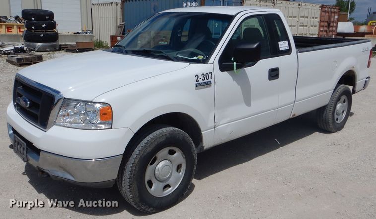 image for item DF3144 2004 Ford F150 XL  pickup truck