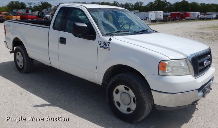 image for item DF3144 2004 Ford F150 XL  pickup truck