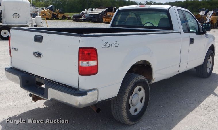 image for item DF3144 2004 Ford F150 XL  pickup truck