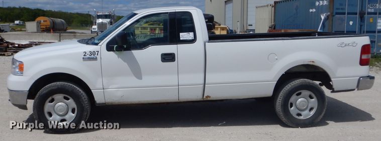 image for item DF3144 2004 Ford F150 XL  pickup truck