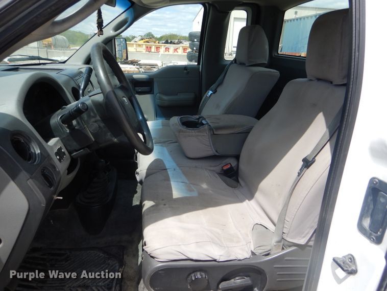 image for item DF3144 2004 Ford F150 XL  pickup truck