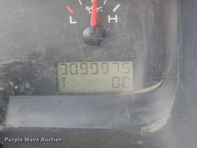 image for item DF3144 2004 Ford F150 XL  pickup truck