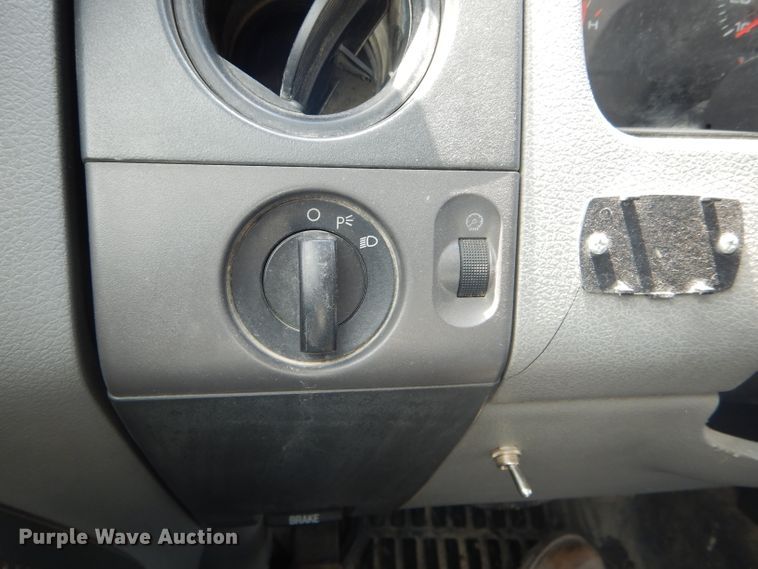 image for item DF3144 2004 Ford F150 XL  pickup truck