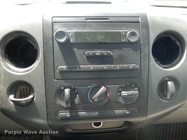 image for item DF3144 2004 Ford F150 XL  pickup truck