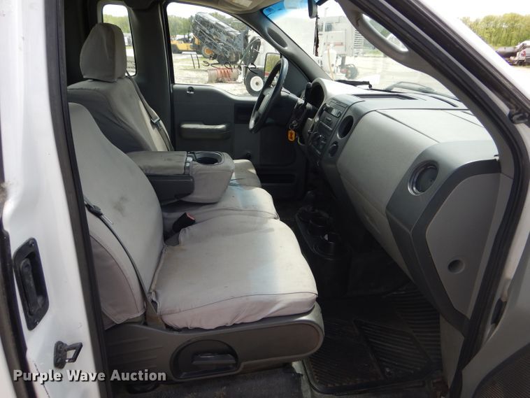 image for item DF3144 2004 Ford F150 XL  pickup truck