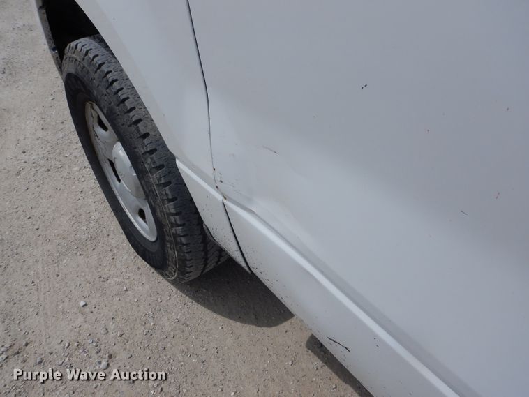 image for item DF3144 2004 Ford F150 XL  pickup truck