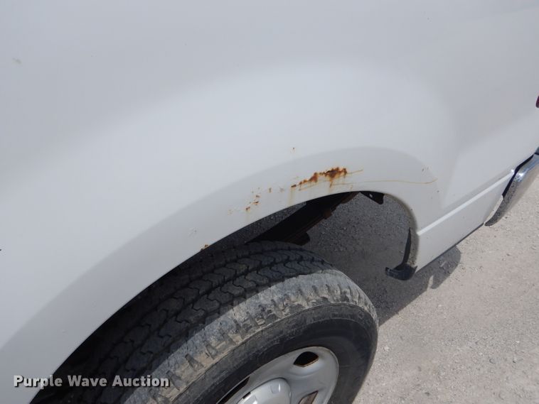 image for item DF3144 2004 Ford F150 XL  pickup truck